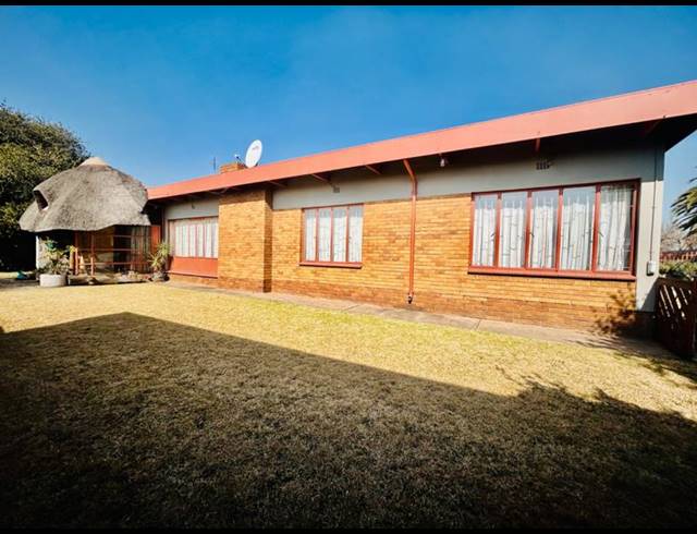 3 BEDROOM HOUSE FOR SALE IN VANDERBIJLPARK CE 4
